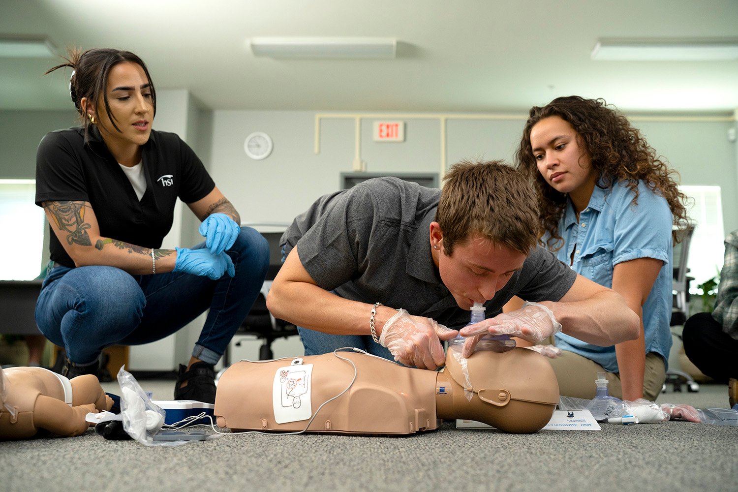 Instructor with student giving breaths_DSC2762