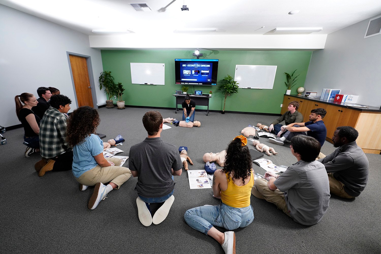 Instructor with classroom of students_DSC2308